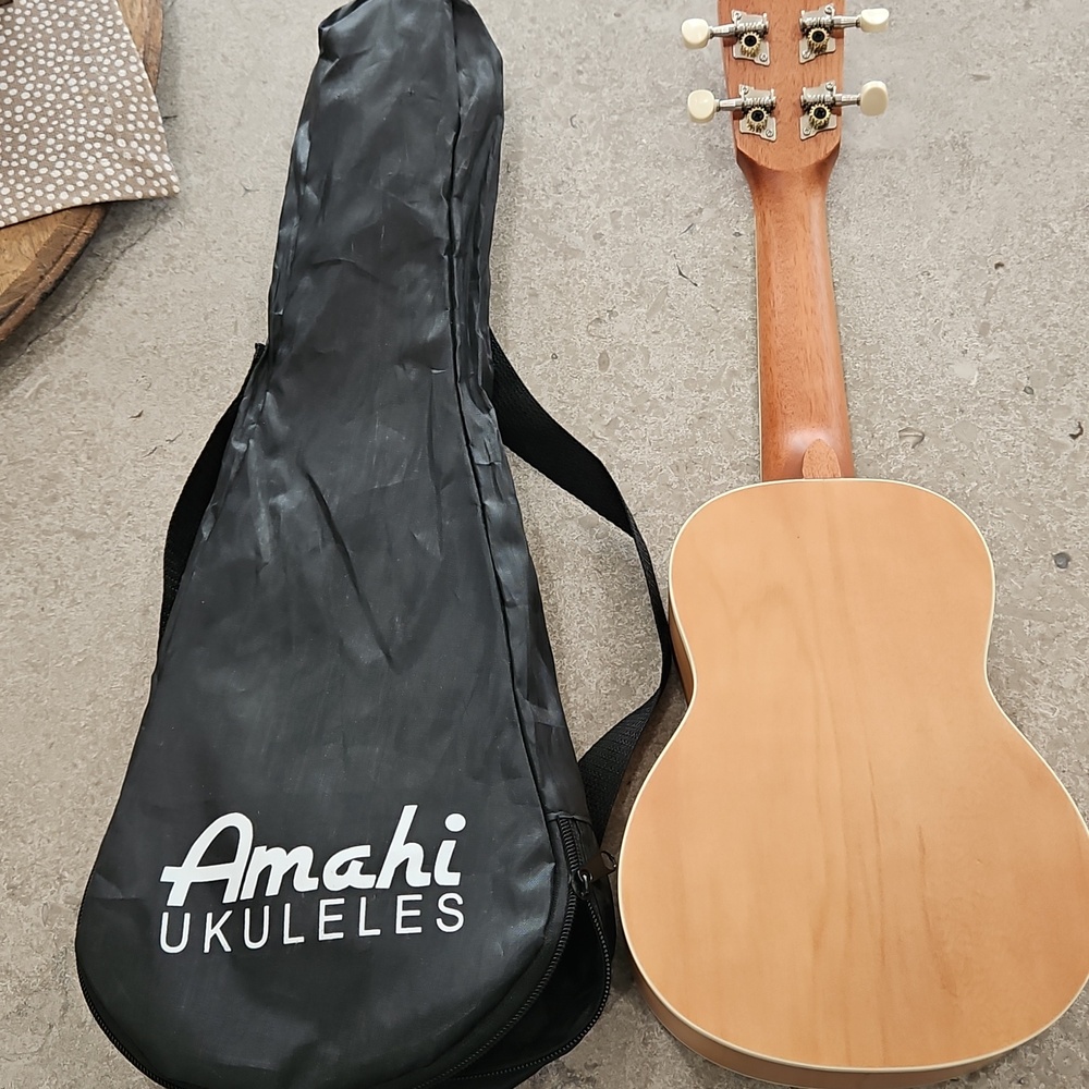 Natural Wood Ukulele with Light Brown Neck - Picture 11 of 14